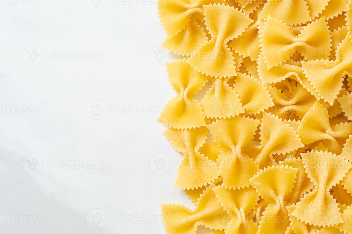 pasta farfalle seca sin cocer foto