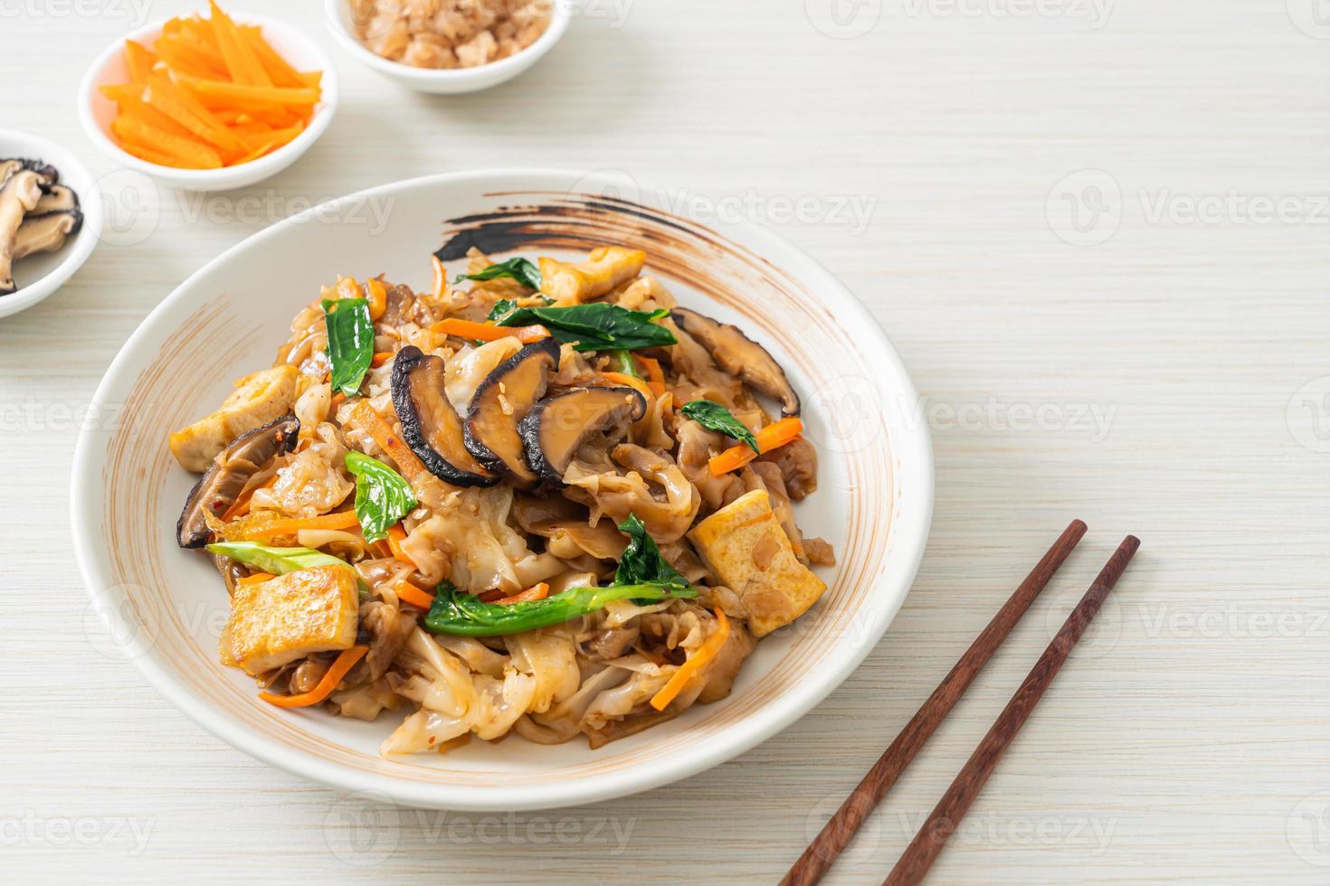 stir-fried noodles with tofu and vegetables photo