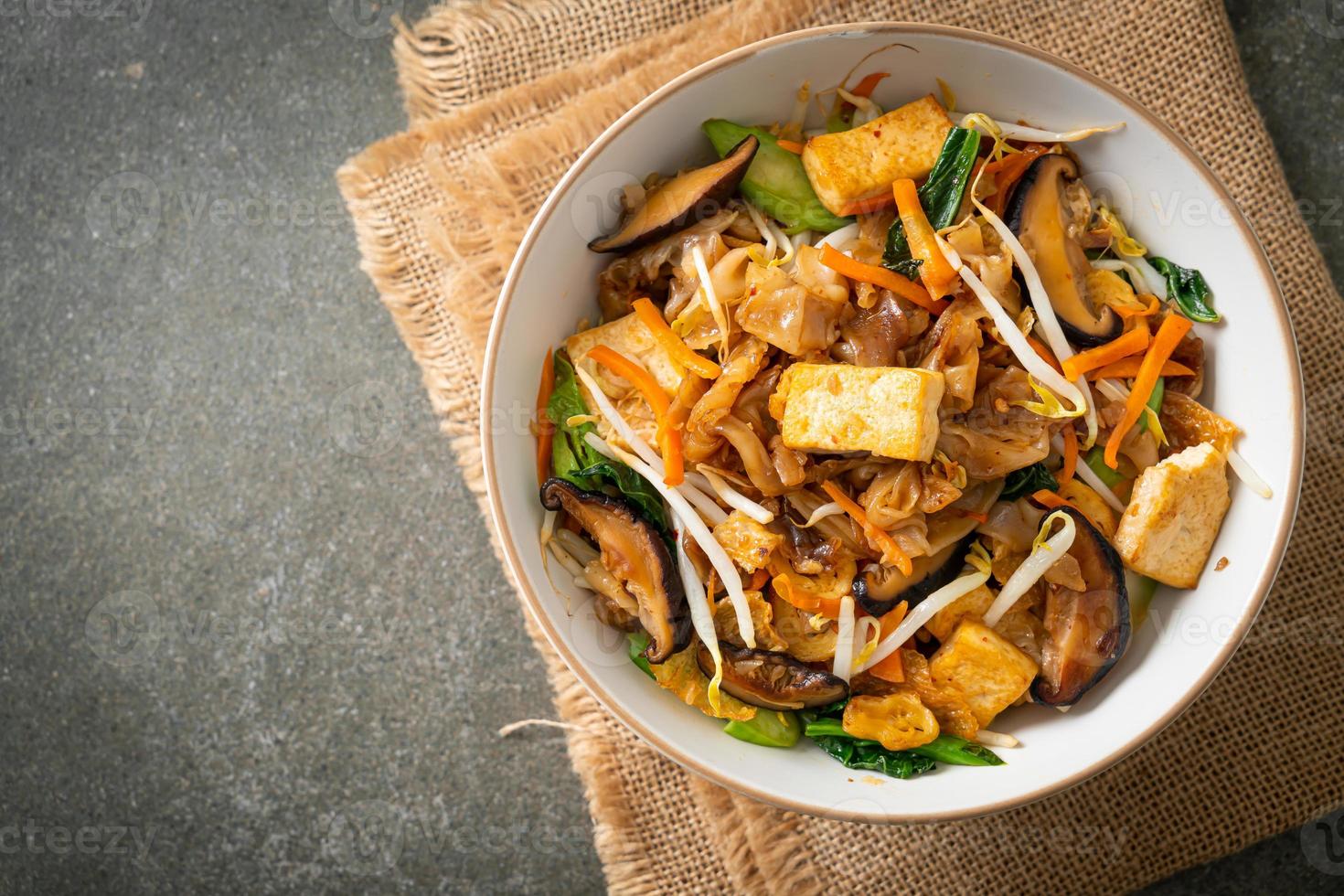 stir-fried noodles with tofu and vegetables photo