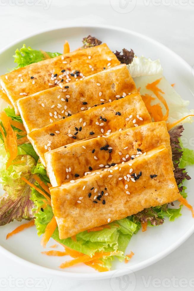 teriyaki tofu salad with sesame photo