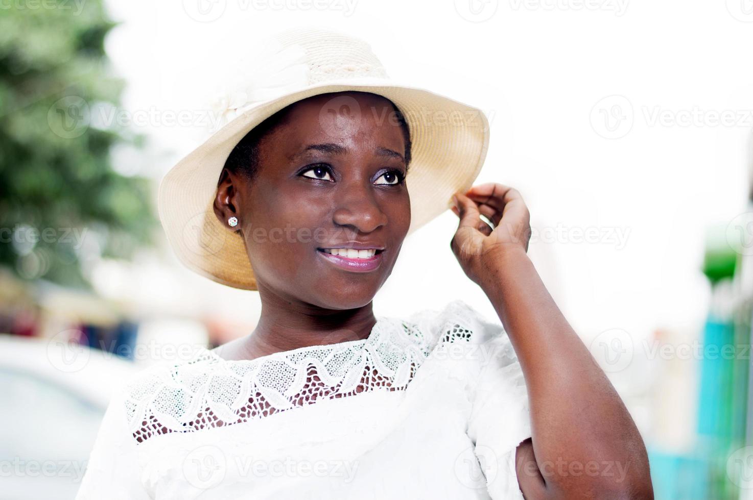 retrato, de, sonriente, mujer joven foto