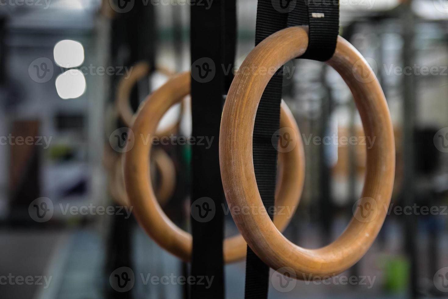 anillos de gimnasia en el gimnasio foto