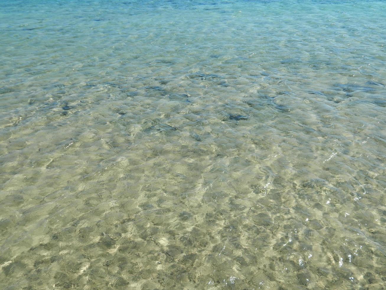 textura de agua de mar en el mar rojo de egipto foto