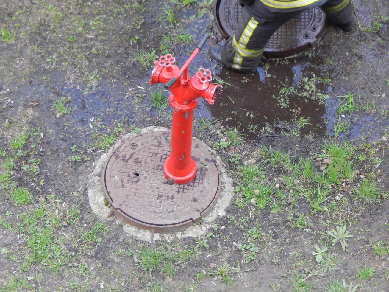 The work of firefighters to extinguish the fire hydrants photo