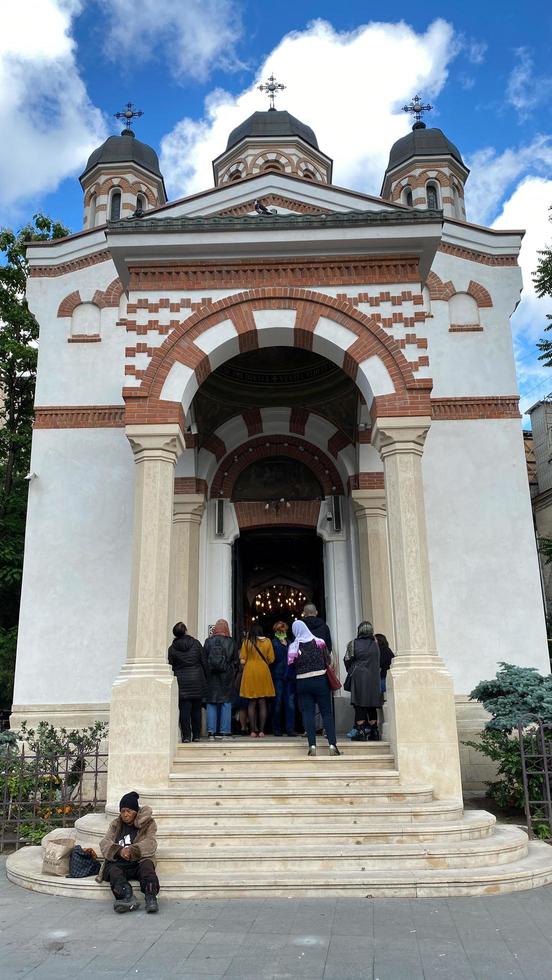 Bucarest, Rumania 2021- antigua iglesia ortodoxa cristiana rumana clásica foto