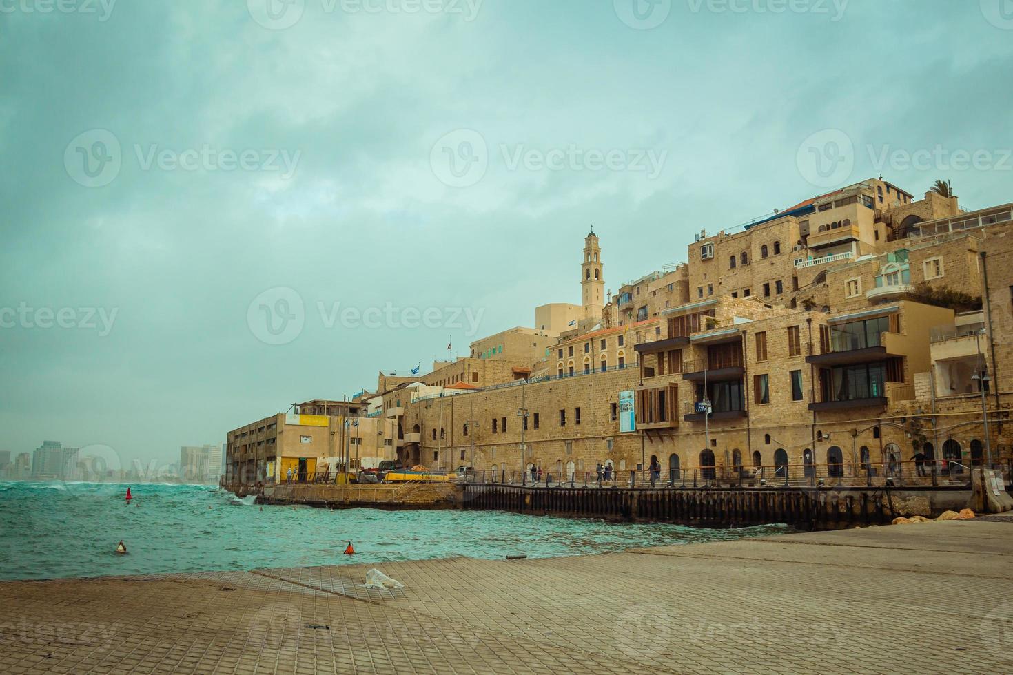 viejo jaffa en un día nublado foto