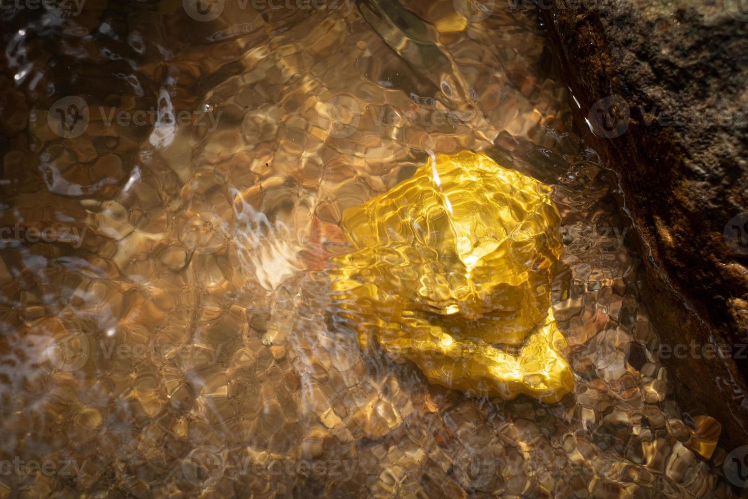 Nuggets De Mina De Ouro. Objeto De Mineração De Minério Precioso