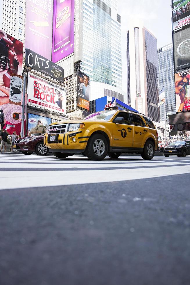 Nueva York, Estados Unidos, 31 de agosto de 2017 - Personas no identificadas en Times Square, Nueva York. Times Square es el lugar turístico más popular de la ciudad de Nueva York. foto