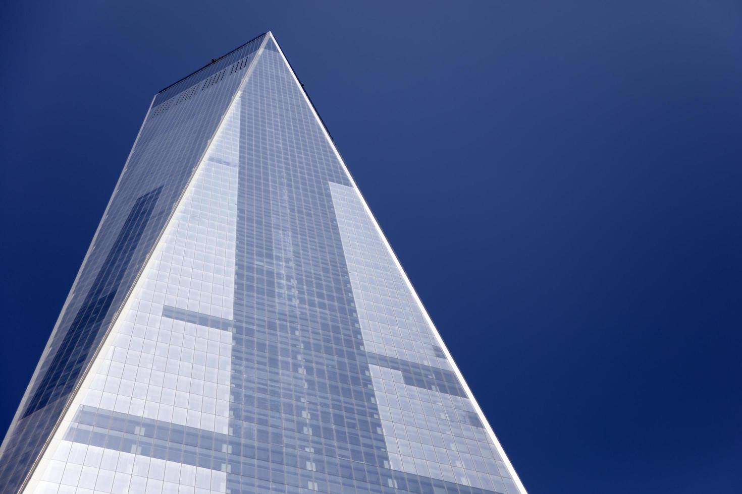 Nueva York, Estados Unidos, 30 de agosto de 2017 - Detalle de One World Trade Center en Nueva York. con 541m es el edificio más alto del hemisferio occidental. foto