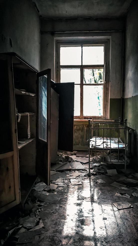 pripyat, ucrania, 2021 - casa en chernobyl foto