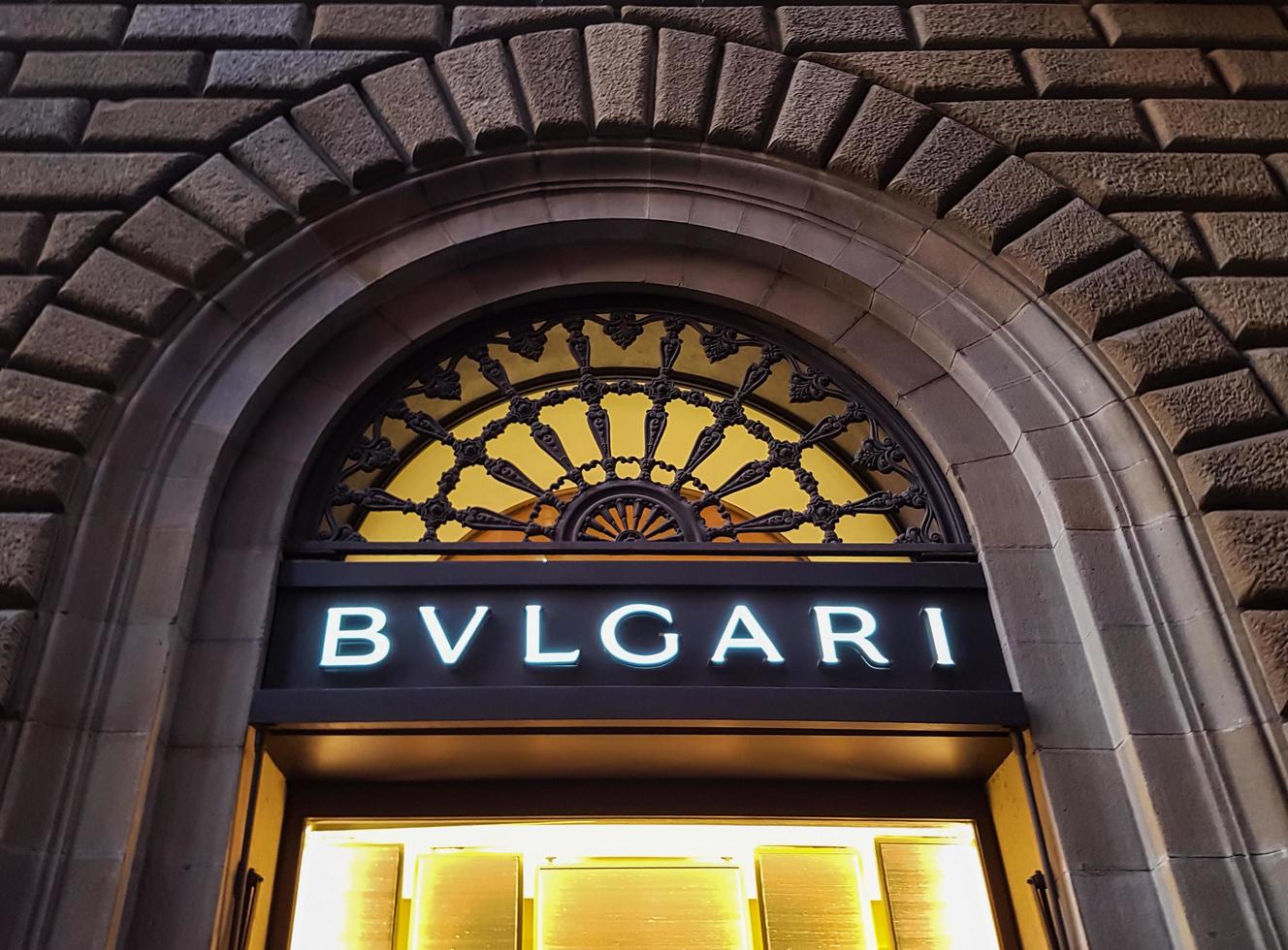 Florencia, Italia, 18 de septiembre de 2016 - Detalle de la tienda bulgari en Florencia, Italia. bulgari es una marca italiana de joyería y artículos de lujo fundada en 1884 en roma. foto