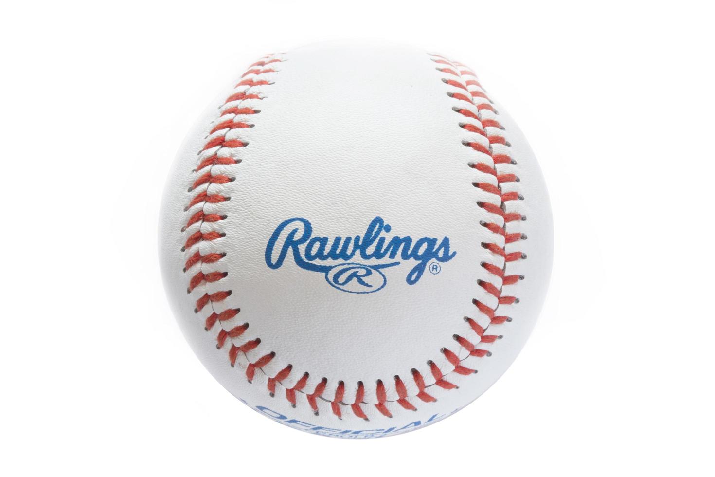 belgrado, serbia, 3 de noviembre de 2017 - vista de cerca en la pelota de béisbol rawlings. rawlings es una empresa de equipamiento deportivo con sede en los estados unidos fundada en 1887. foto