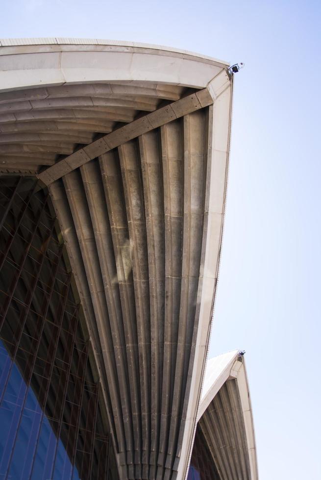 sydney, australia, 12 de febrero de 2015 - vista en sidney opera house en sydney, australia. Fue diseñado por el arquitecto danés jorn utzon y se inauguró el 20 de octubre de 1973. foto