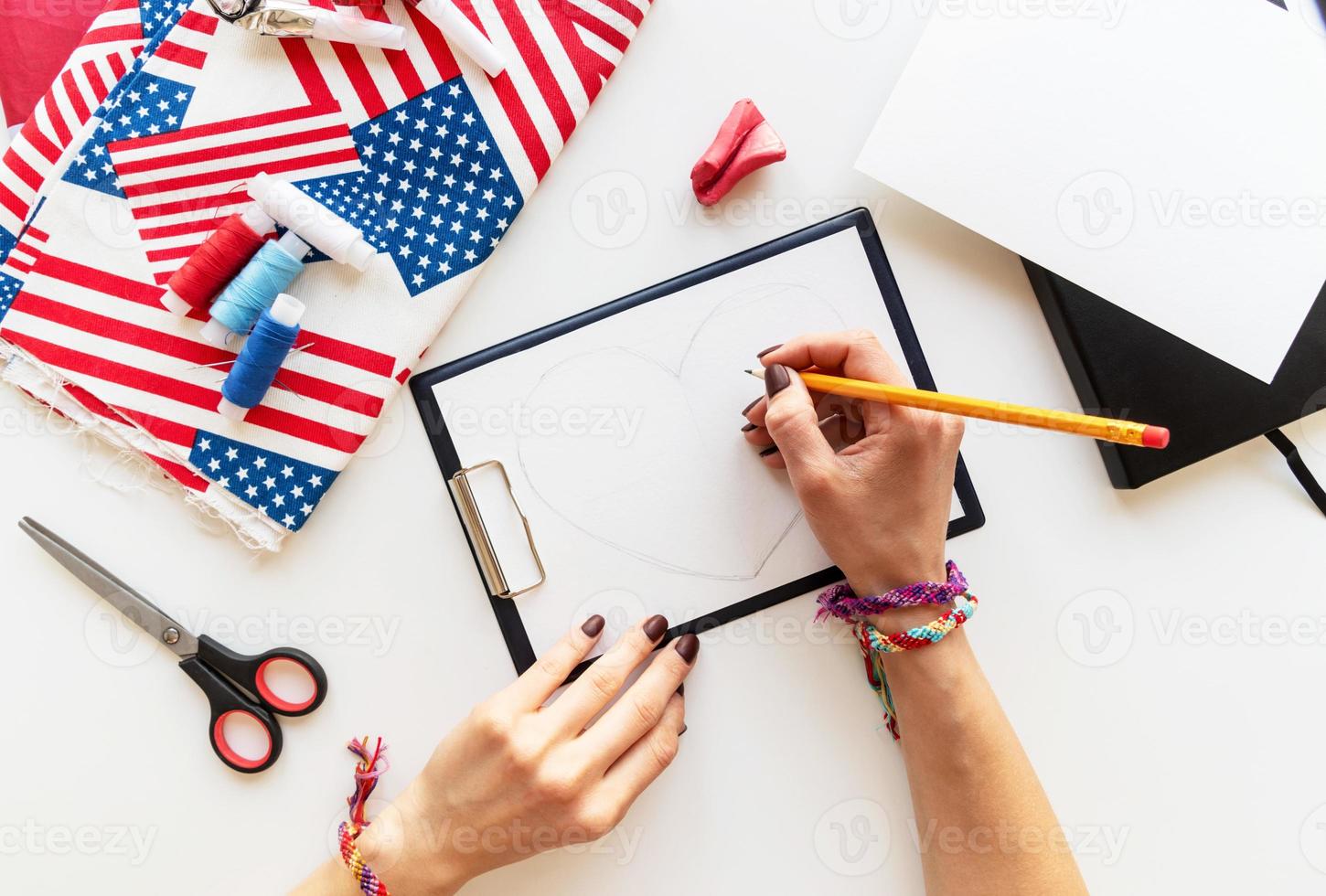 Diy 4th of July step by step needle holder craft. Step 1 - drawing a heart photo