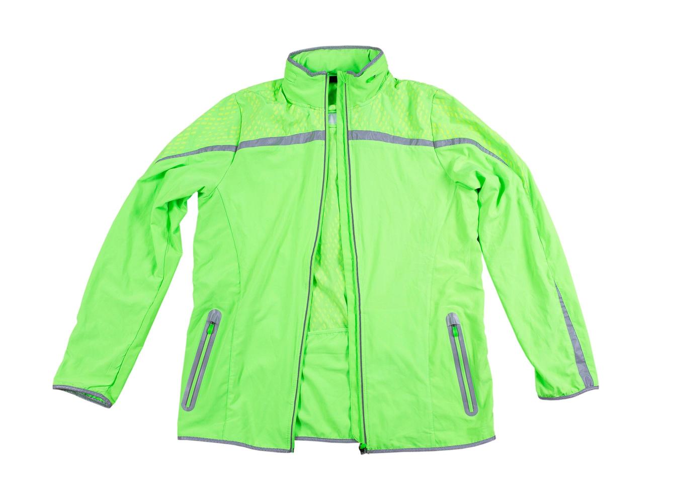 Chaqueta deportiva aislada, chaqueta verde para correr o andar en bicicleta sobre un fondo blanco - reflectores en la chaqueta foto