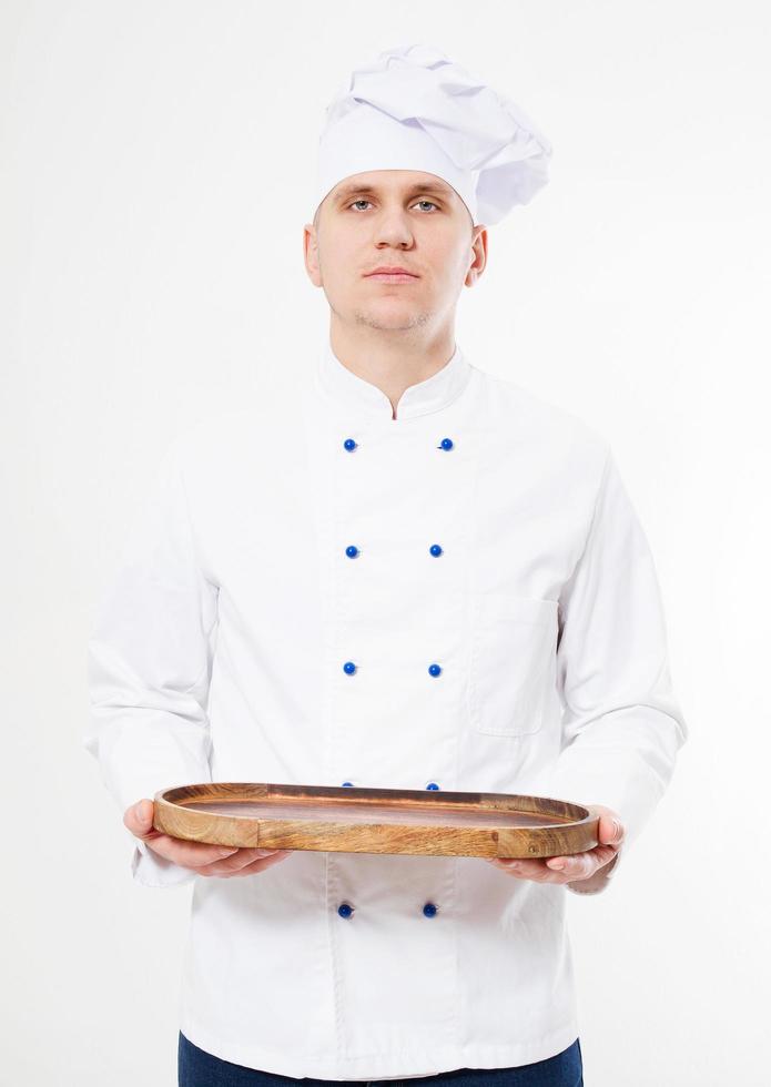 Chef en uniforme blanco sosteniendo bandeja vacía fondo aislado foto