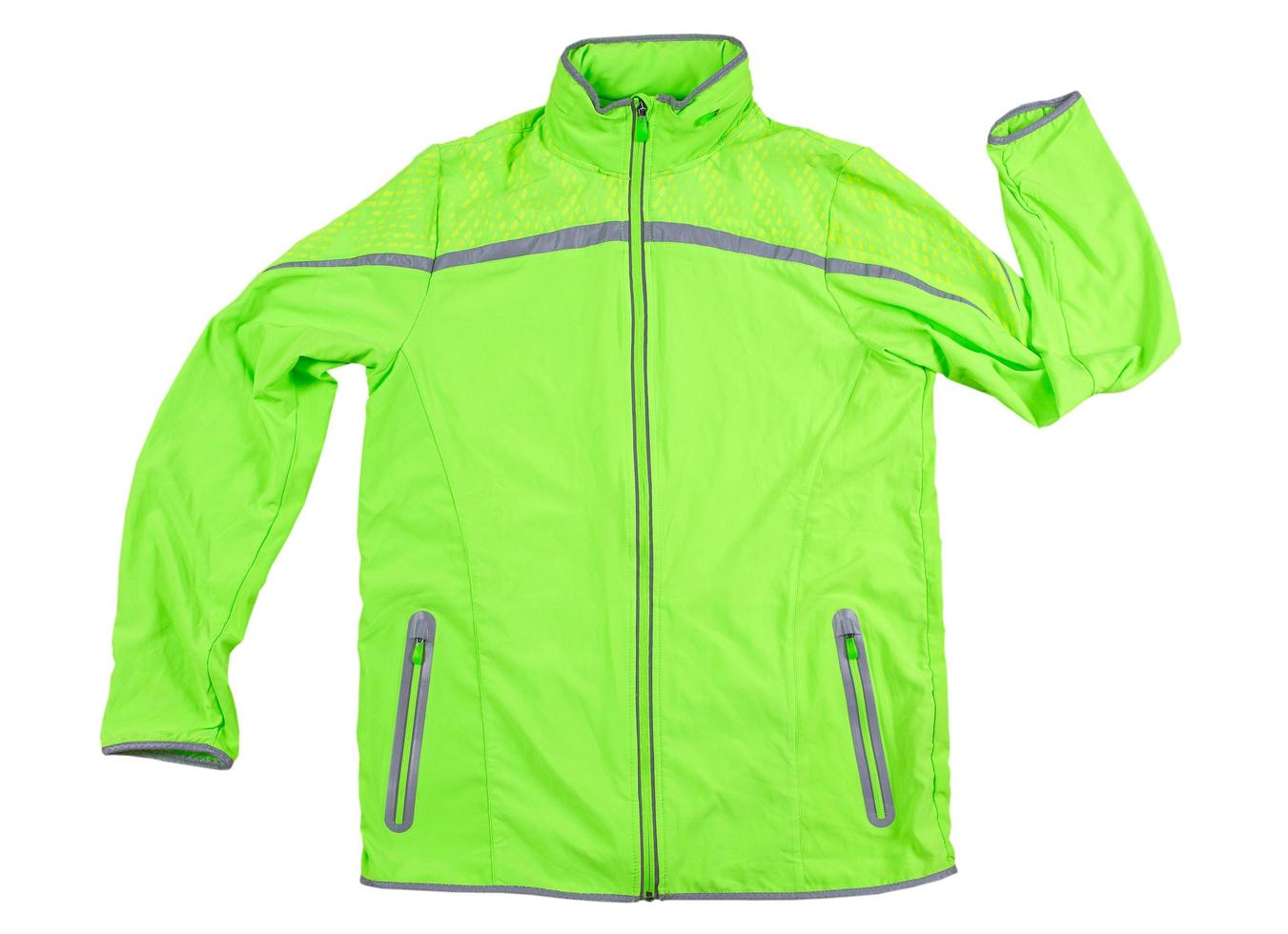 Chaqueta deportiva aislada, chaqueta verde para correr o andar en bicicleta sobre un fondo blanco - reflectores en la chaqueta foto