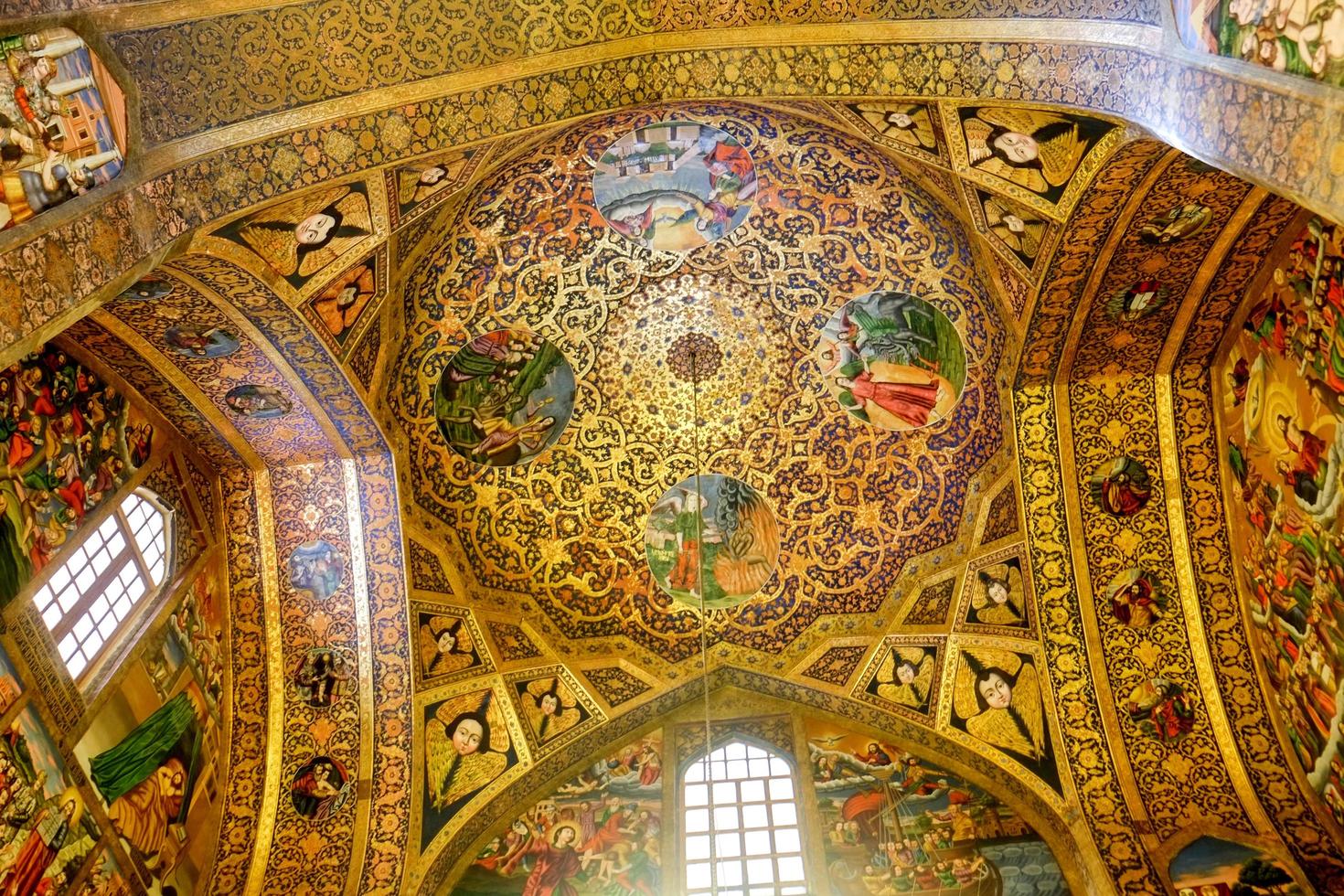 nueva julfa, isfahán, irán, 2016 - vista interior de vank, catedral del santo salvador de armenia. foto