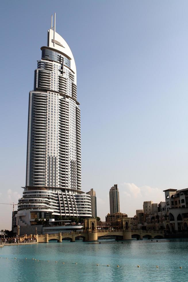 dubai, emiratos árabes unidos, 14 de noviembre de 2010 - ver en el hotel address downtown dubai. El hotel tiene 63 pisos de altura y cuenta con 196 lujosas habitaciones y 626 residencias con servicios. foto