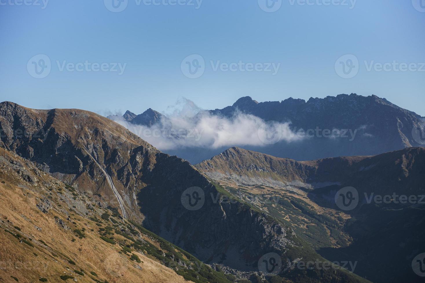 panorama montañoso de las montañas tatra de kasprowy wierch foto