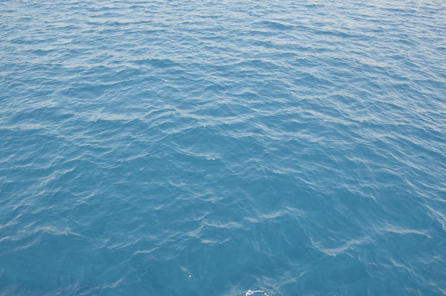 textura de agua de mar verde-azul en el egeo foto