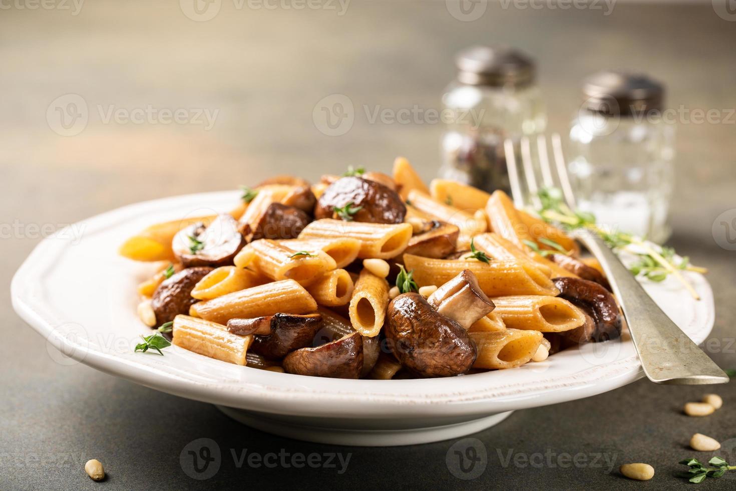 penne de pasta integral casera foto