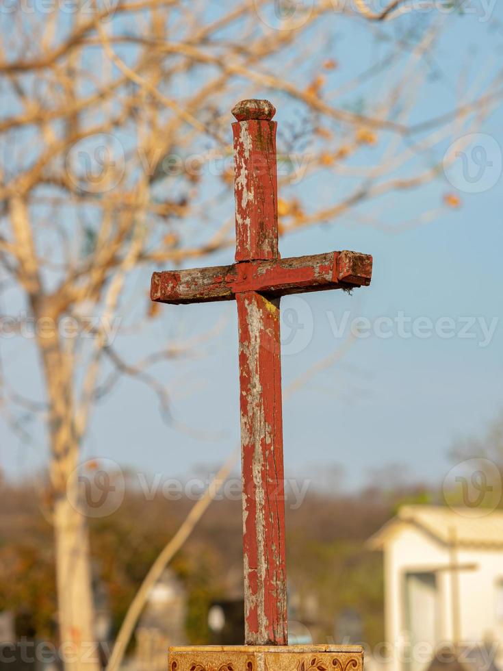 cruz de madera de la tumba foto