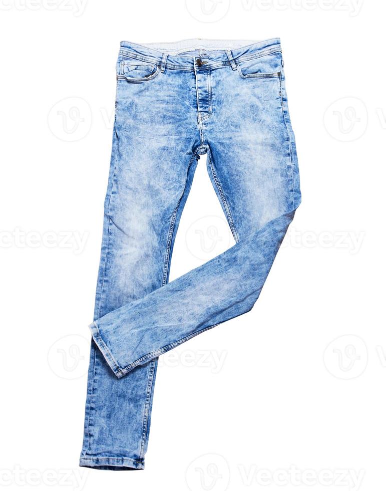 jeans aislados en blanco, pantalones de mezclilla aislados, blue jeans doblados aislados en blanco, ropa de verano, maqueta de elementos de tela foto