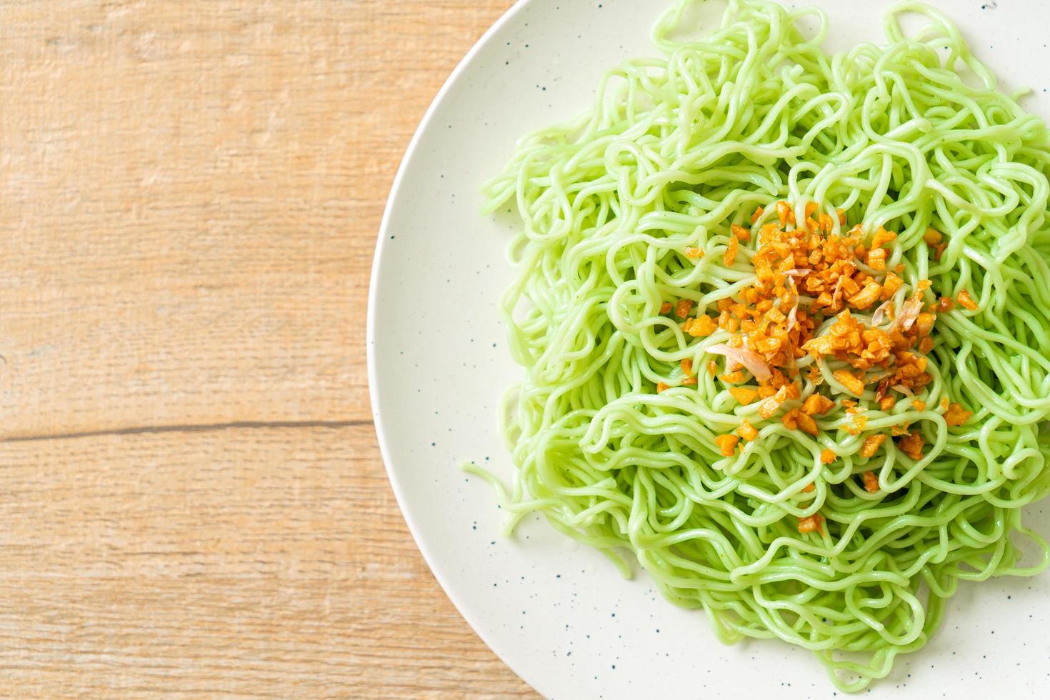 green jade noodle with garlic photo