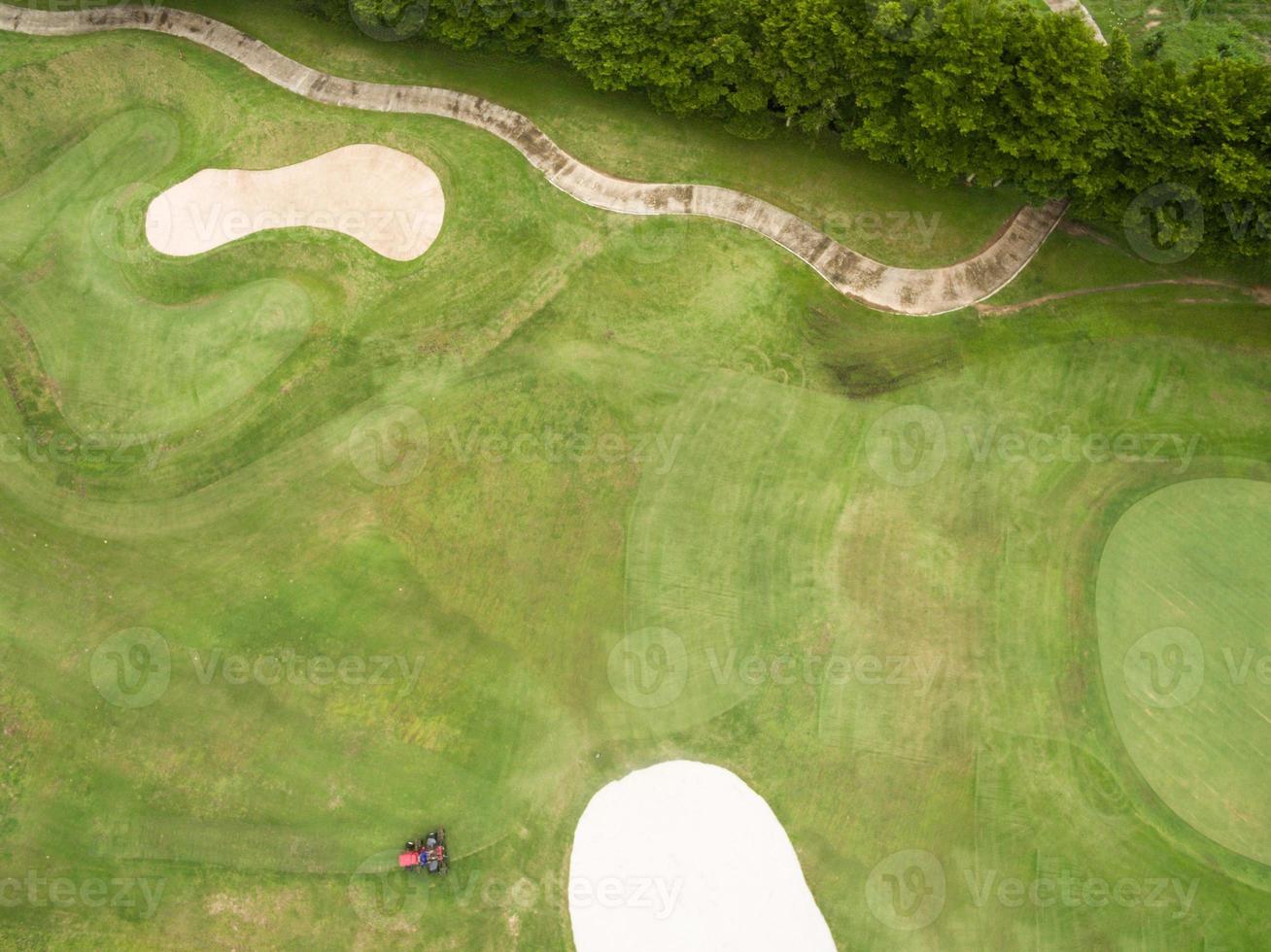 vista aérea del hermoso campo de golf foto