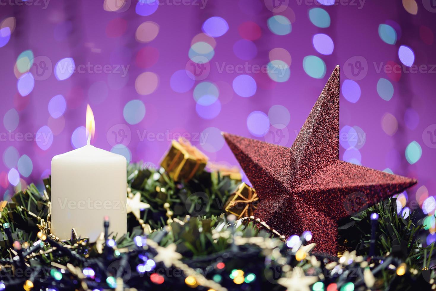 Fondo de Navidad y año nuevo con adornos navideños, banner de medios, maqueta foto