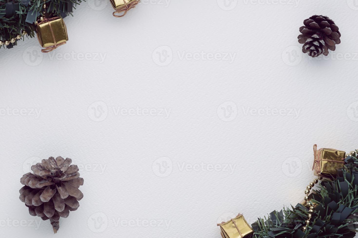 Fondo de Navidad y año nuevo con adornos navideños, banner de medios, maqueta, diseño plano, vista superior foto