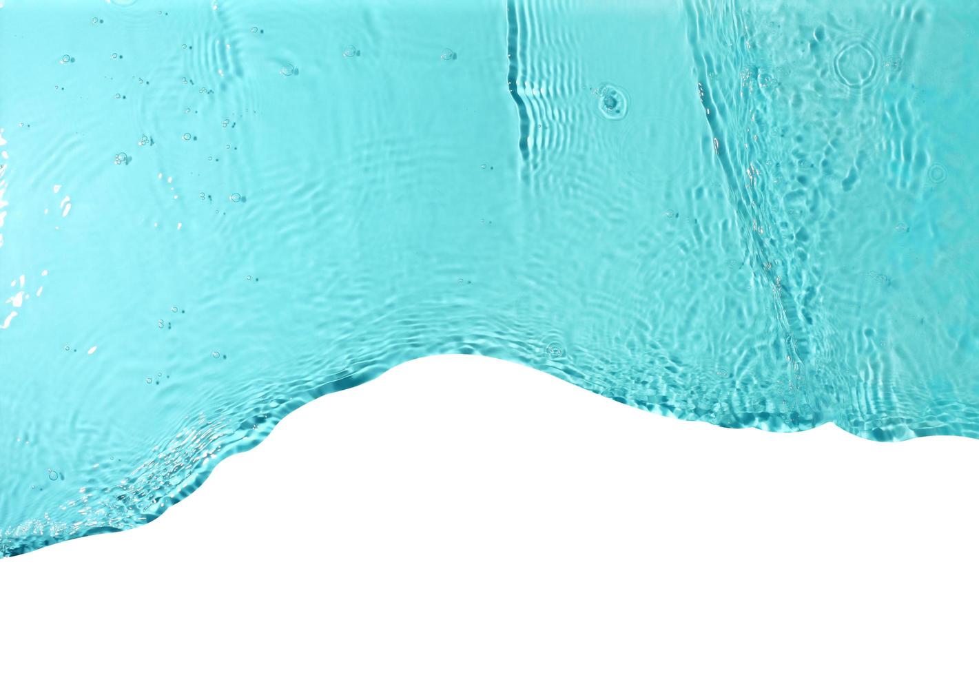 Textura de salpicaduras de agua limpia sobre fondo blanco. foto