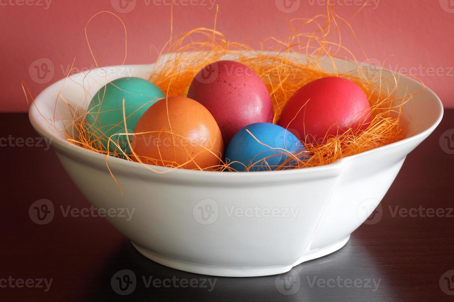huevos de pascua pintados foto