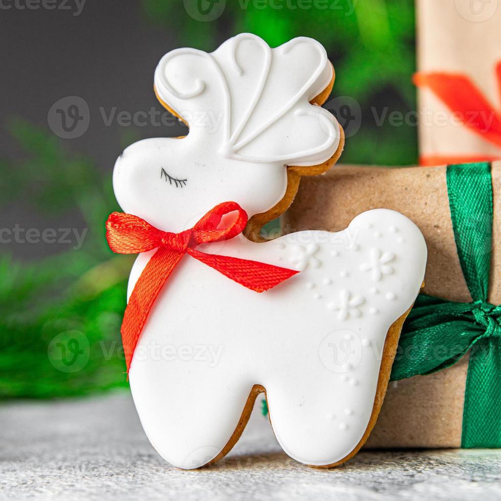 gingerbread christmas cookie deer sweet dessert photo