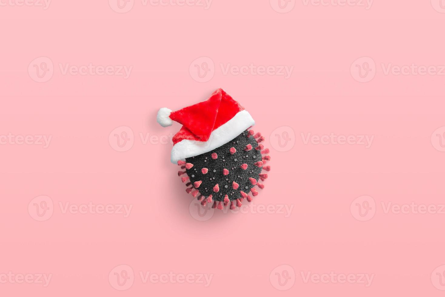 coronavirus con concepto de sombrero de santa claus foto