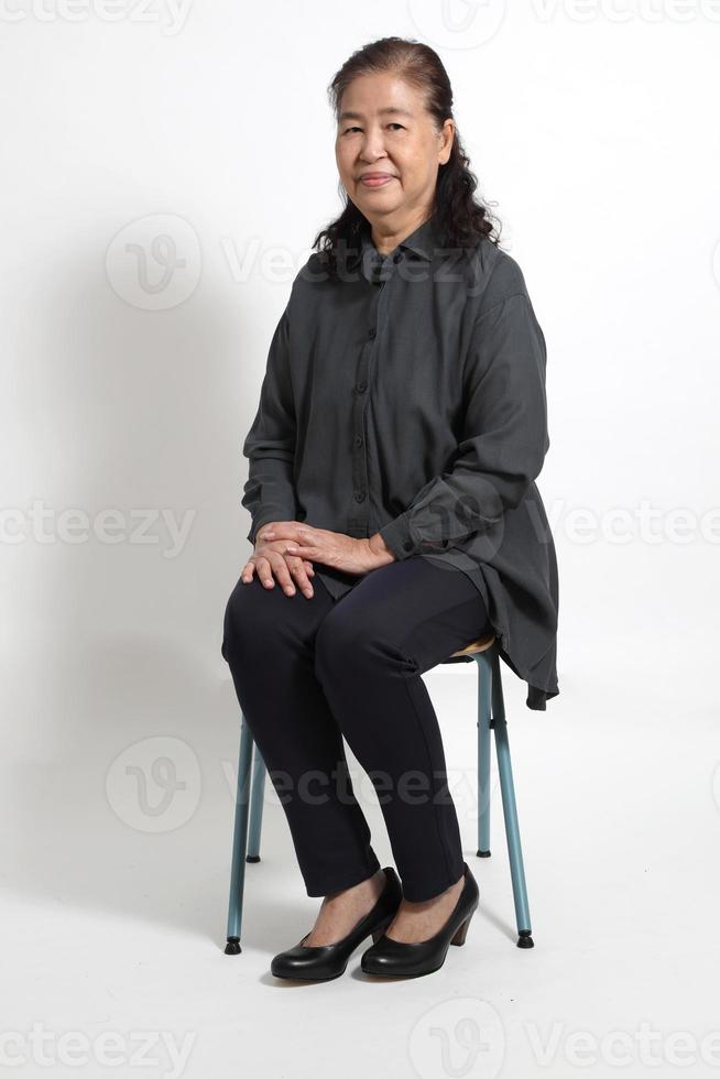 mujer asiática senior foto