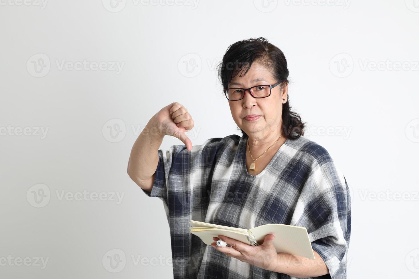 mujer asiática senior foto