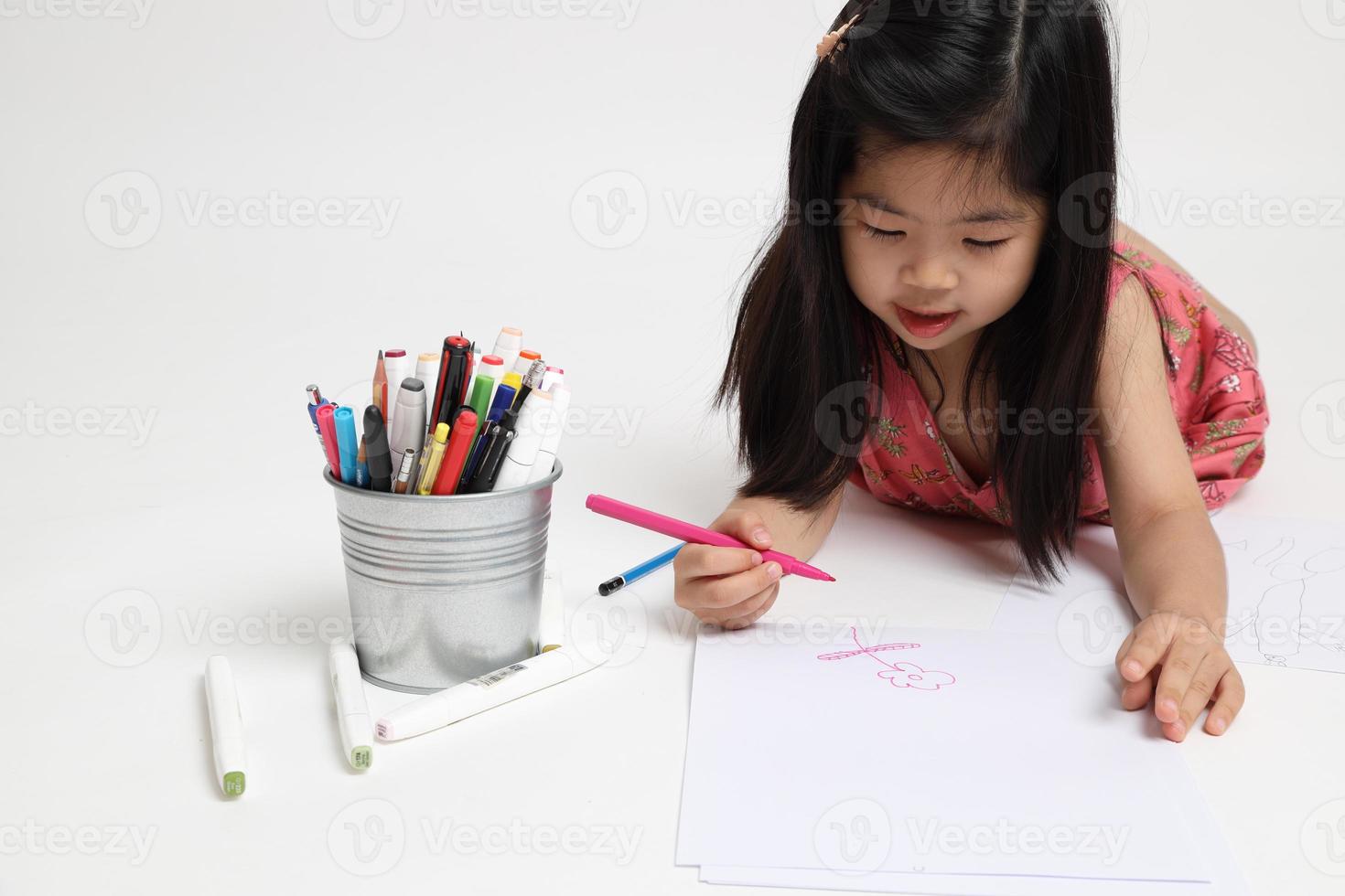 lindo niño asiático foto