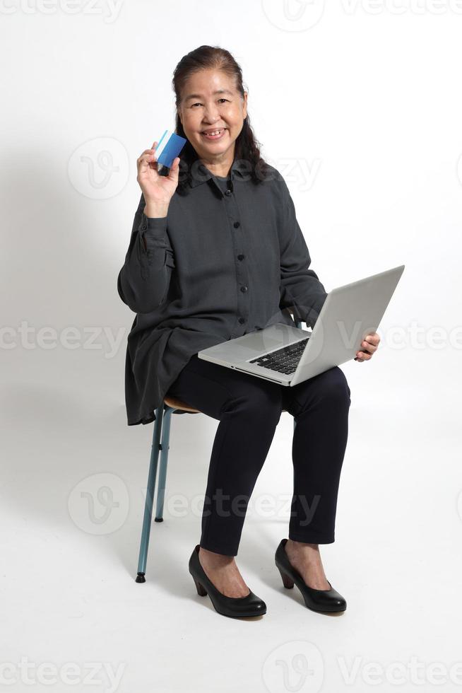 mujer asiática senior foto