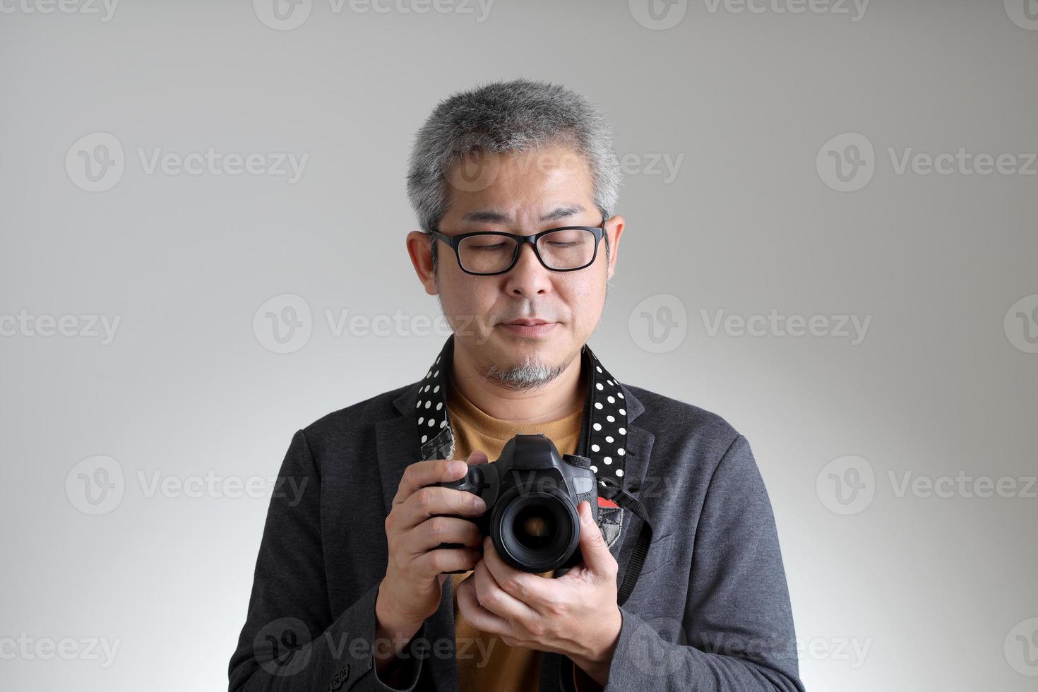 hombre asiático senior foto