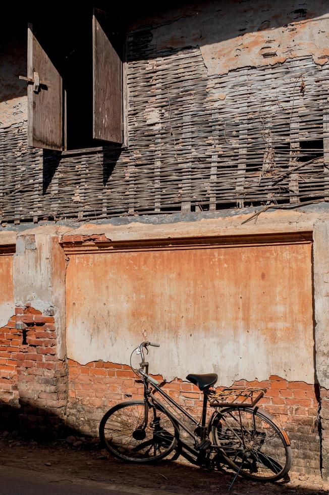 Aged street wall background, texture and bicycles photo