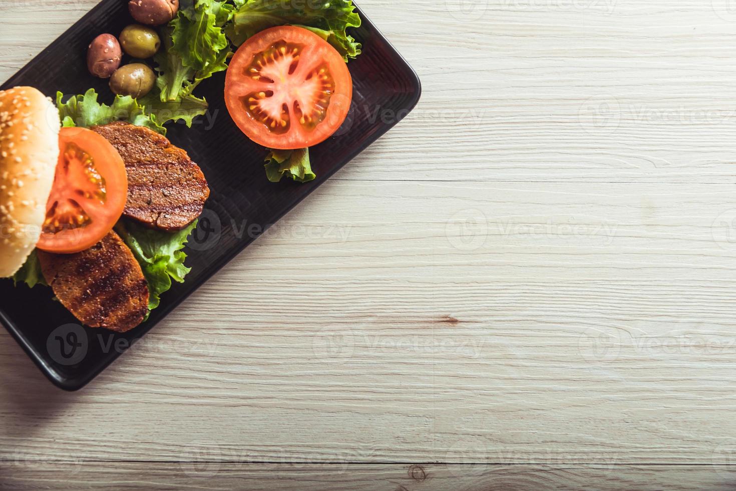 gastronomía vegana, el seitán es carne vegetal. copia espacio foto