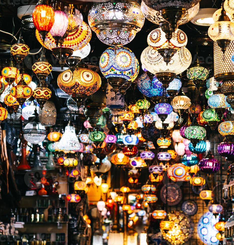 Lámparas de mosaico marroquí o turco y linternas de fondo el enfoque selectivo foto