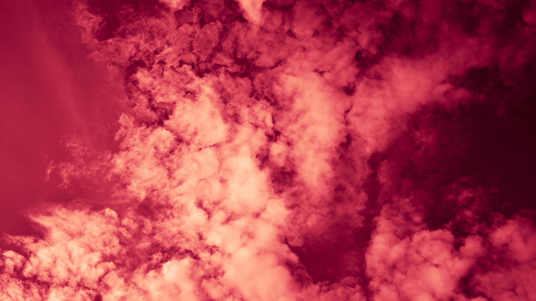 Fondo de color rojo nublado abstracto foto