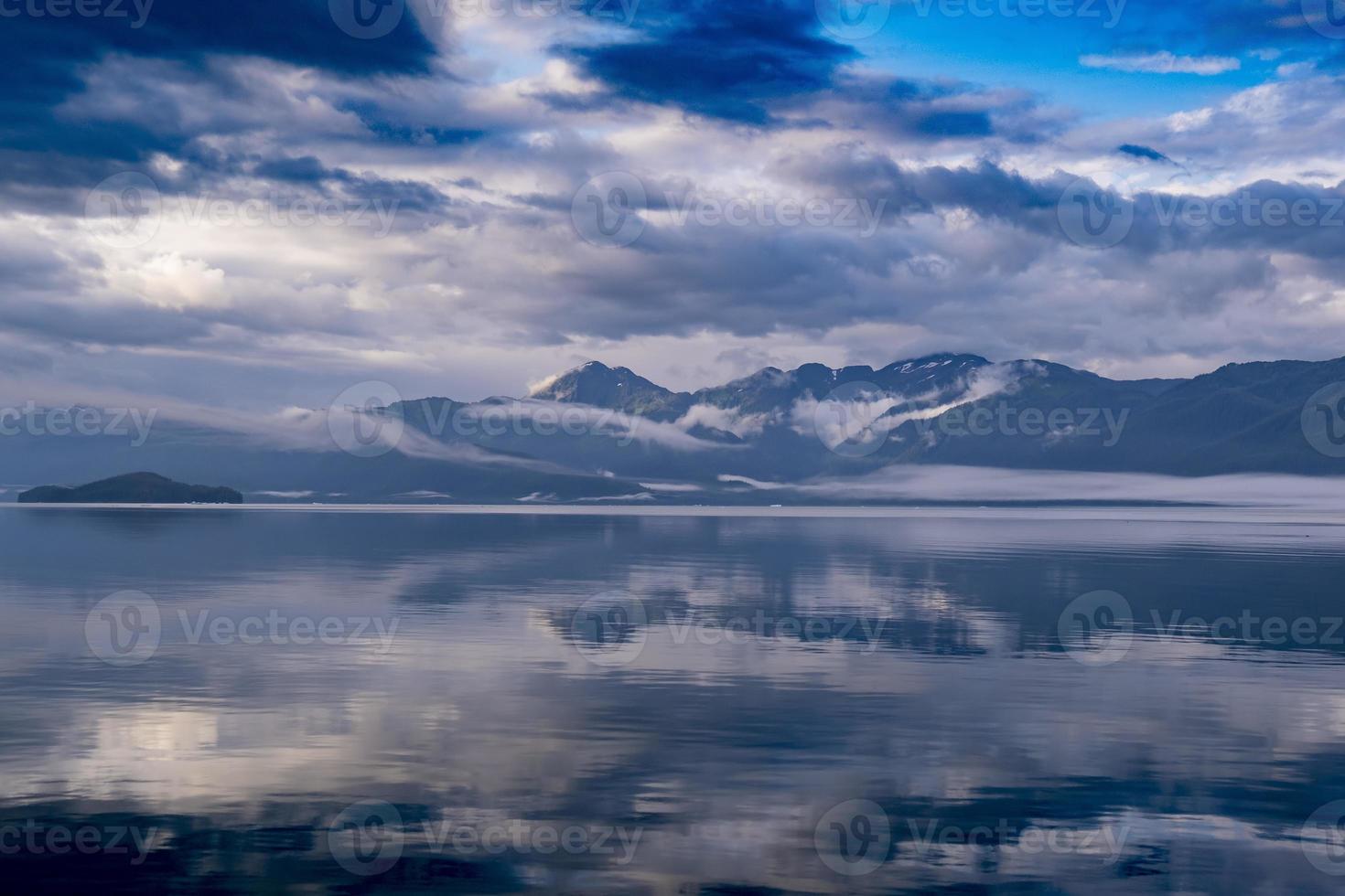 reflexión, brazo endicott, alaska foto