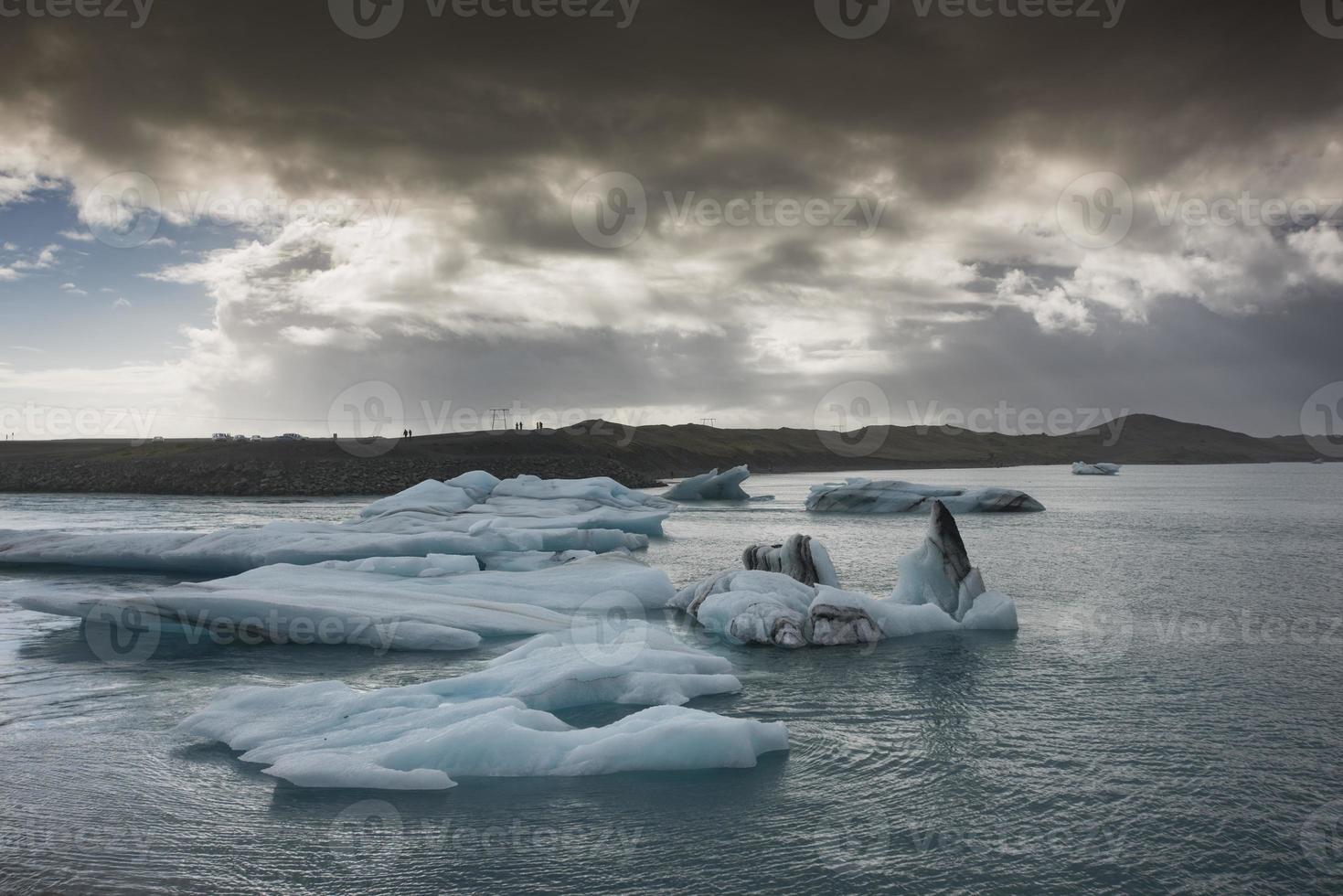 Icebergs en la laguna de jokulsarlon, Islandia foto