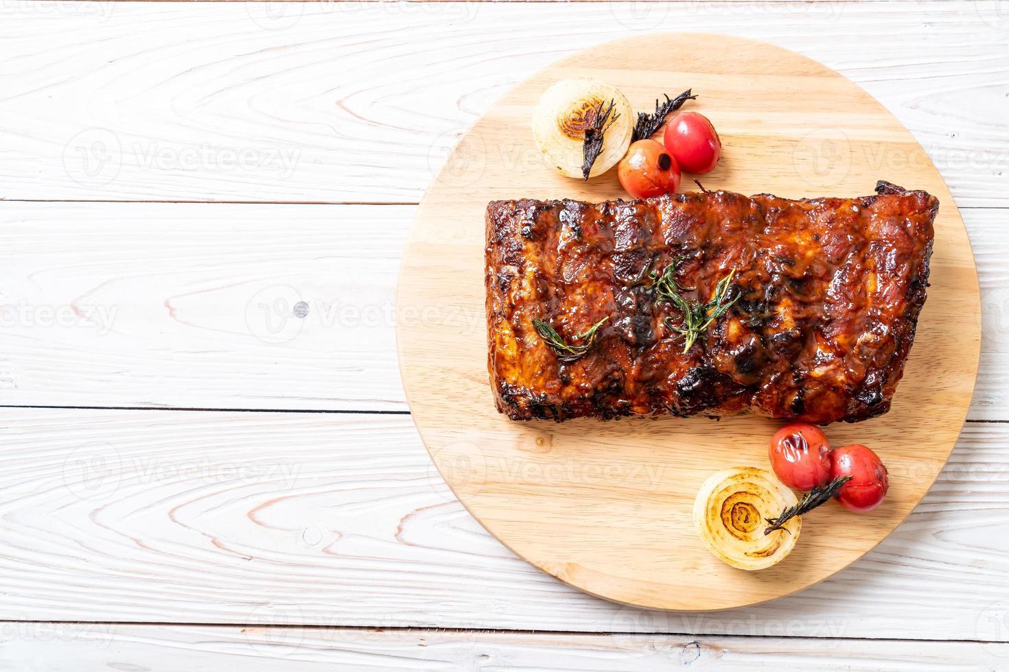 costillas de cerdo a la parrilla a la parrilla foto