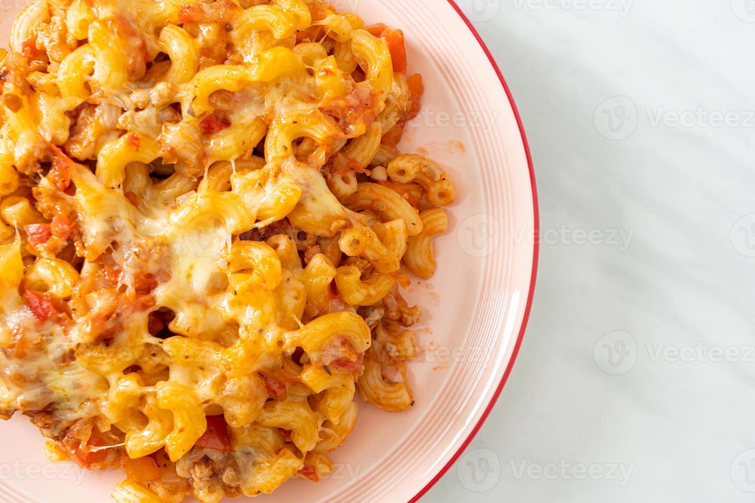 macarrones a la boloñesa con queso foto