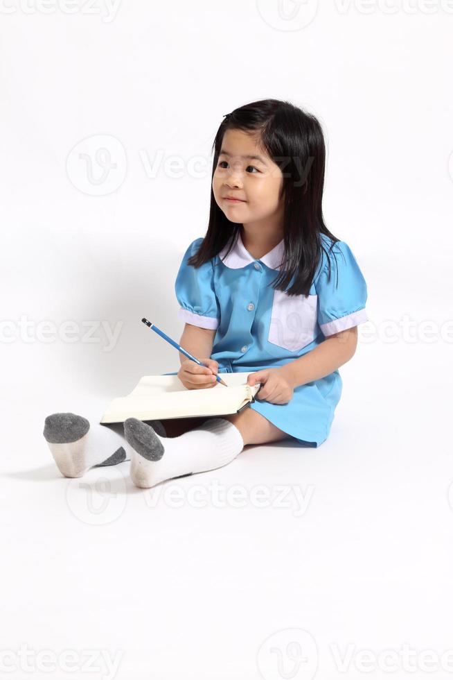 pequeño niño asiático foto